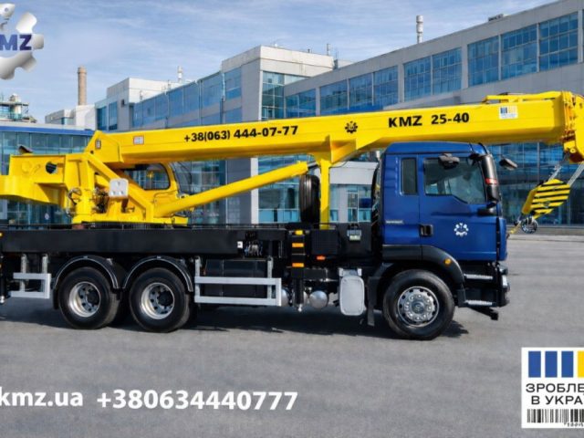 Київський машинобудівний завод випустив нову партію автокранів KMZ 25-40 на базі автомобільного шасі Sitrak C5H